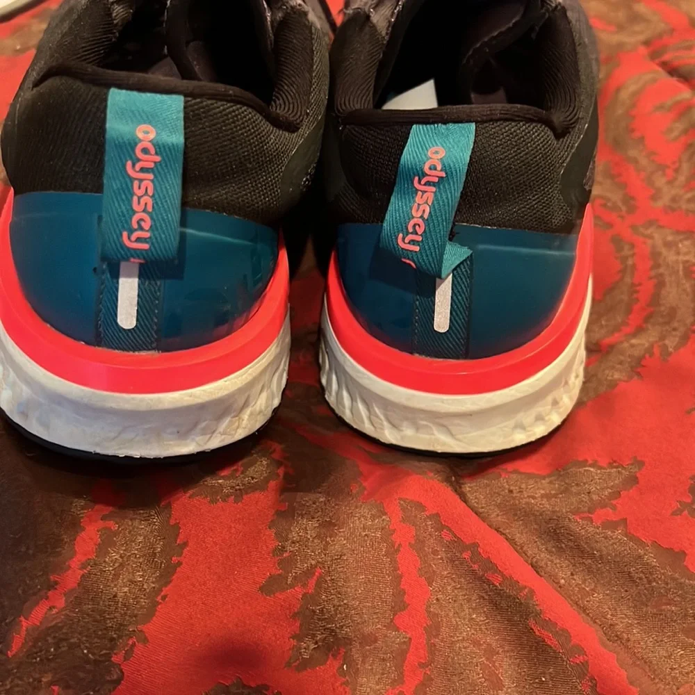 Ladies Nike Shoes Like new Size 8.5
